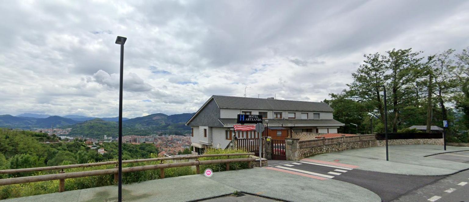 Hotel Artxanda Bilbao, Parking Gratuito En El Exterior Junto Al Hotel (Adults Only) Dış mekan fotoğraf